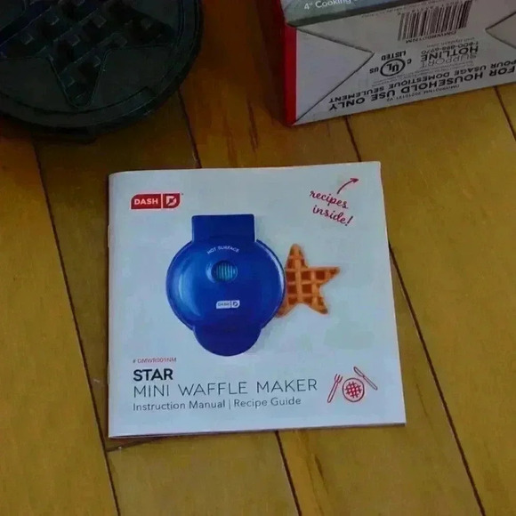 Dash Mini Star Waffle Maker - Picture 3 of 6